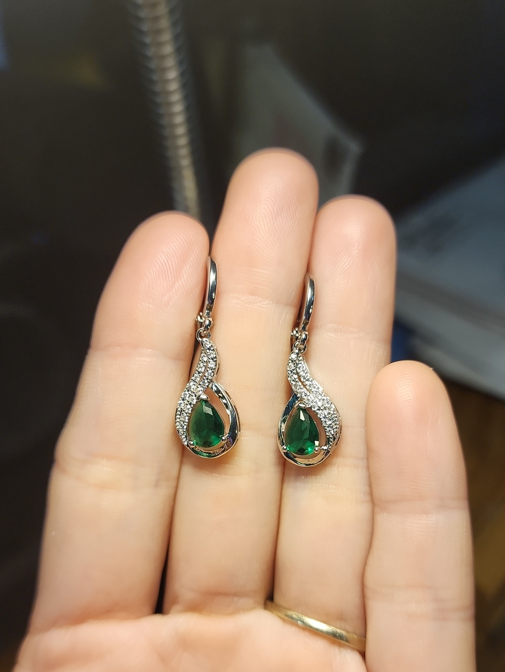 1 Pair Of Elegant Luxury Women's Earrings Sparkling inlaid With Synthetic,